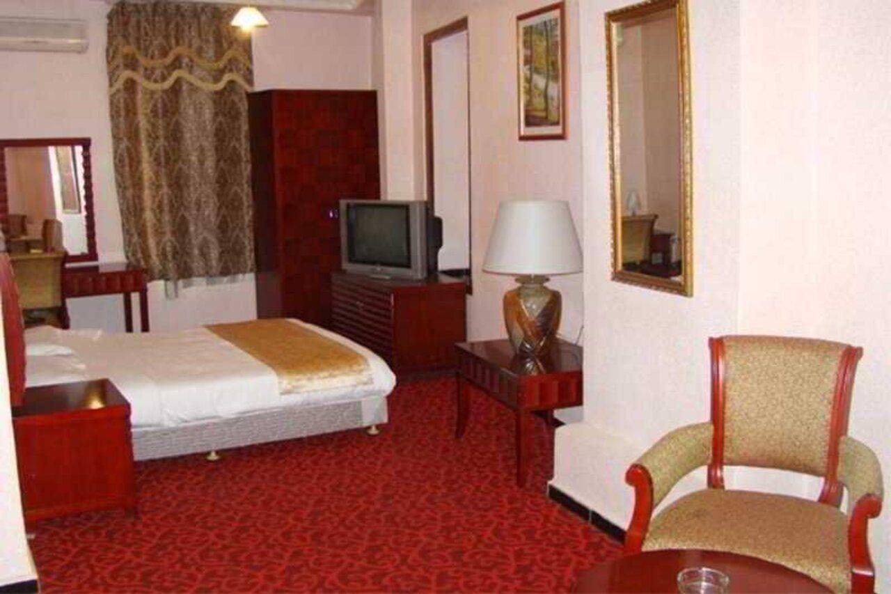 Hotel Montparnasse à Oran Extérieur photo